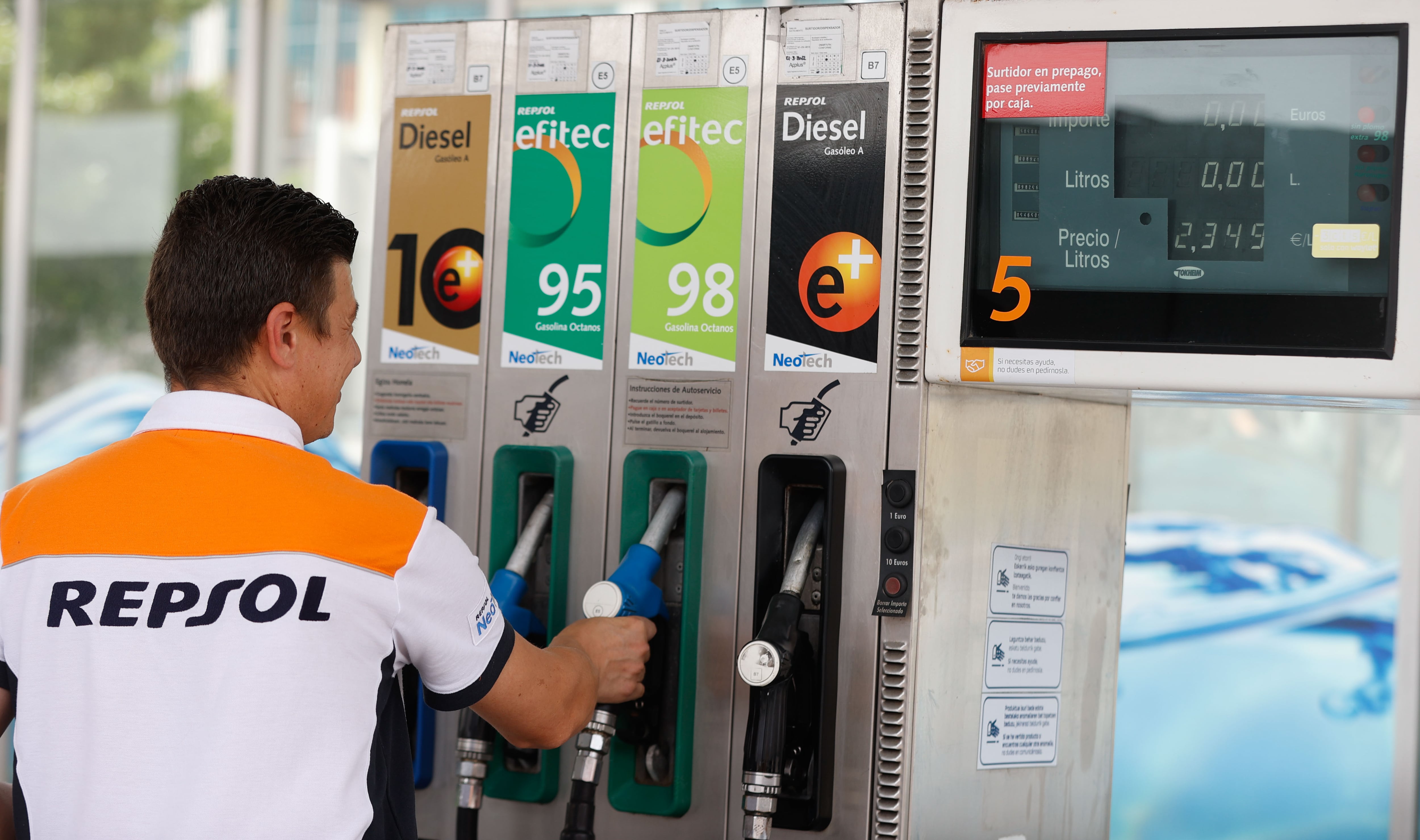 El precio de los carburantes no cesa en su aumento. EFE/Luis Tejido