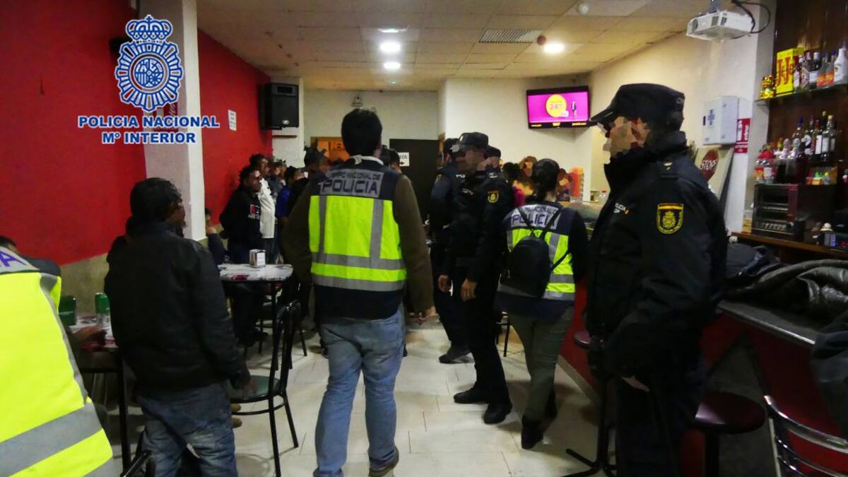Tres detenidos por explotar a 20 trabajadores extranjeros en comercios de Lorca