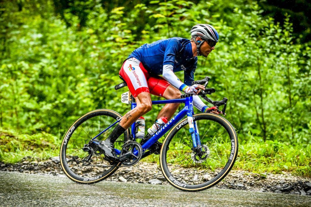 El ciclista almeriense ha logrado acabar su primer Tour.