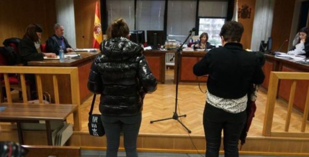 Dos mujeres son condenadas por el Juzgado de lo Penal de Vigo por agredir a una maestra