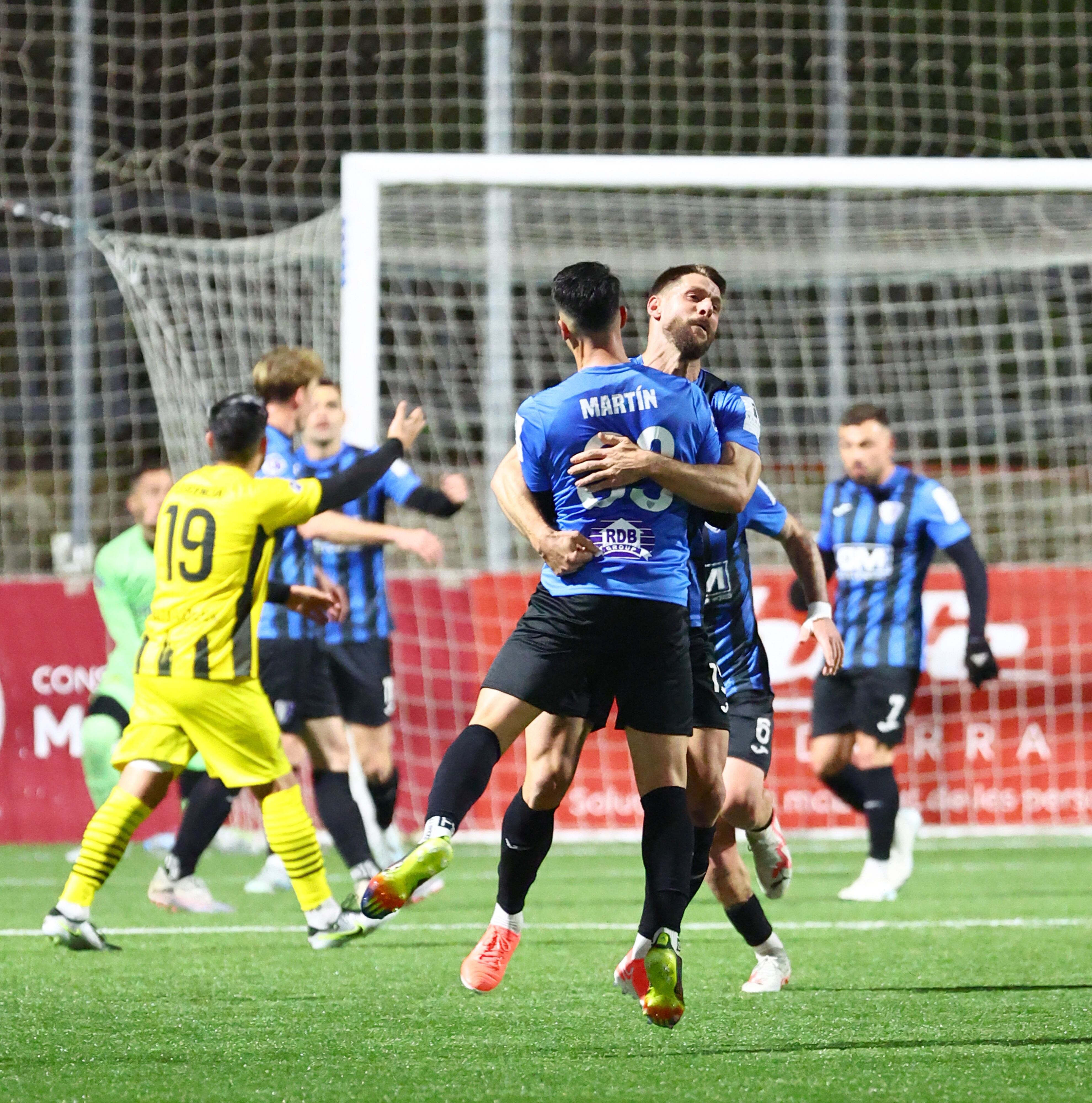 L&#039;Inter Escaldes celebra el seu primer gol en la semifinal de la Copa Constitució disputada ahir davant la UE Santa Coloma a la Borda Mateu.