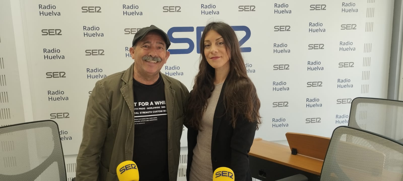 Elena Márquez, fotógrafa onubense junto a Antonio García ex director de la Escuela de Arte León Ortega de Huelva