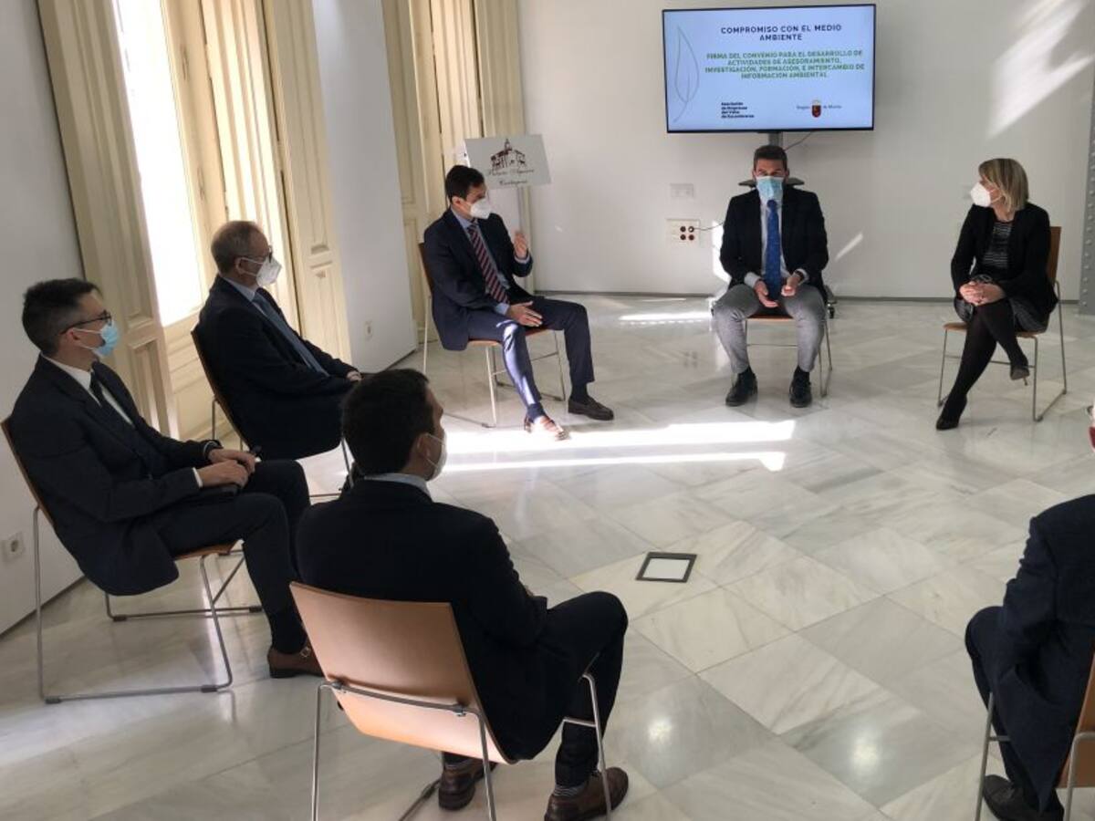 Comunidad y empresas del Valle de Escombreras fomentarán la concienciación medioambiental