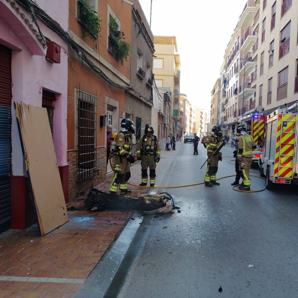 Sofocan un incendio en una vivienda del barrio San Cristóbal de Lorca