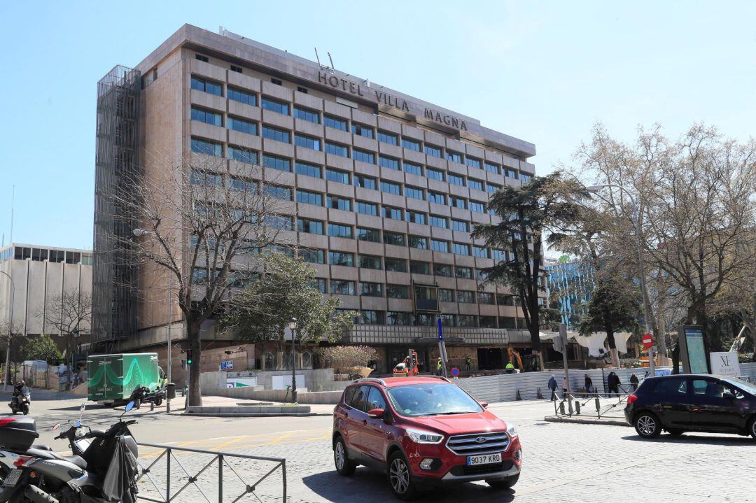 Hotel Villa Magna en Madrid, este martes. Más de la mitad de los hoteles en España permanecen cerrados ante la falta de demanda.