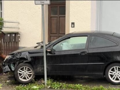 Coche con el que un hombre ha atropellado a un grupo de personas en Passau, Alemania