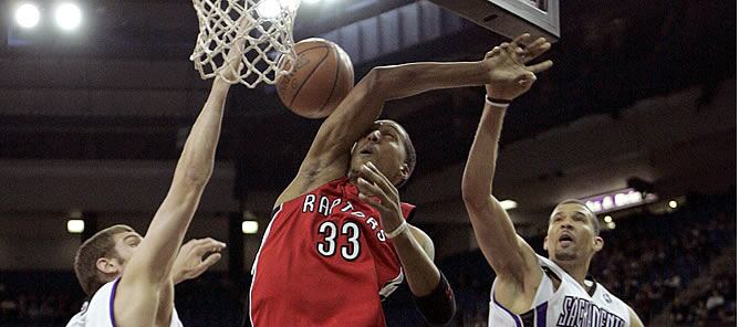 La superación en la crisis de juego de los Raptors de Toronto tuvo esta vez como grandes protagonistas al pívot Jermaine O''Neal y al base español José Manuel Calderón que fueron los artífices del triunfo logrado por 101-107 ante los Kings de Sacramento, el segundo consecutivo.