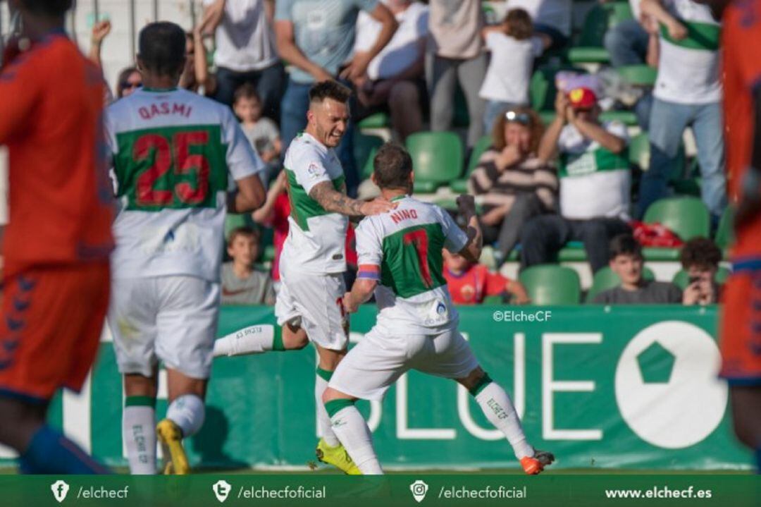 Nino y Josan celebran un gol del Elche la pasada Liga