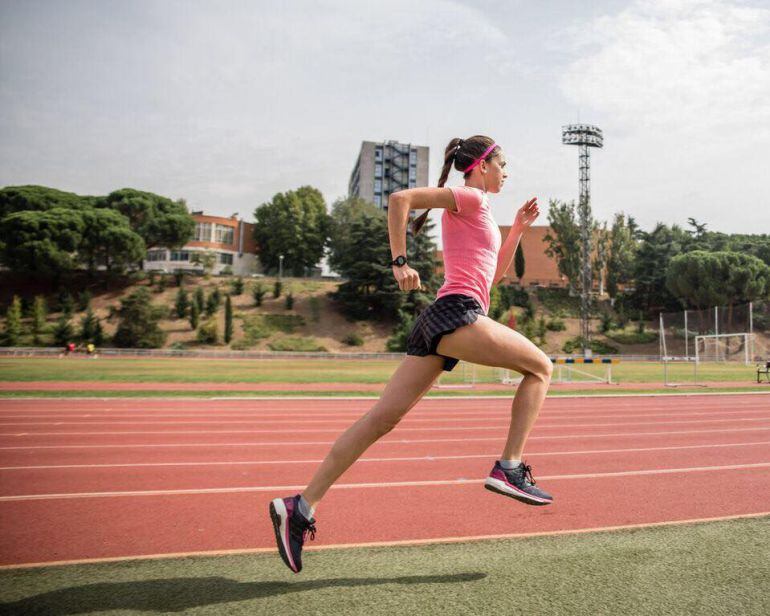 La atleta arandina durante una sesión de trabajo.