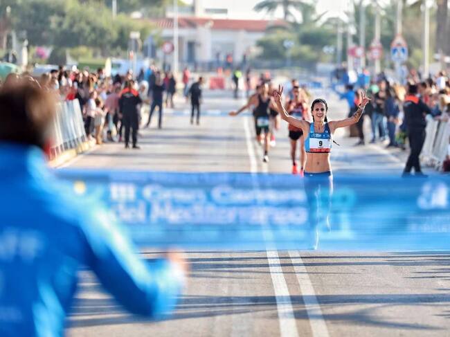Entrada a meta de la ganadora