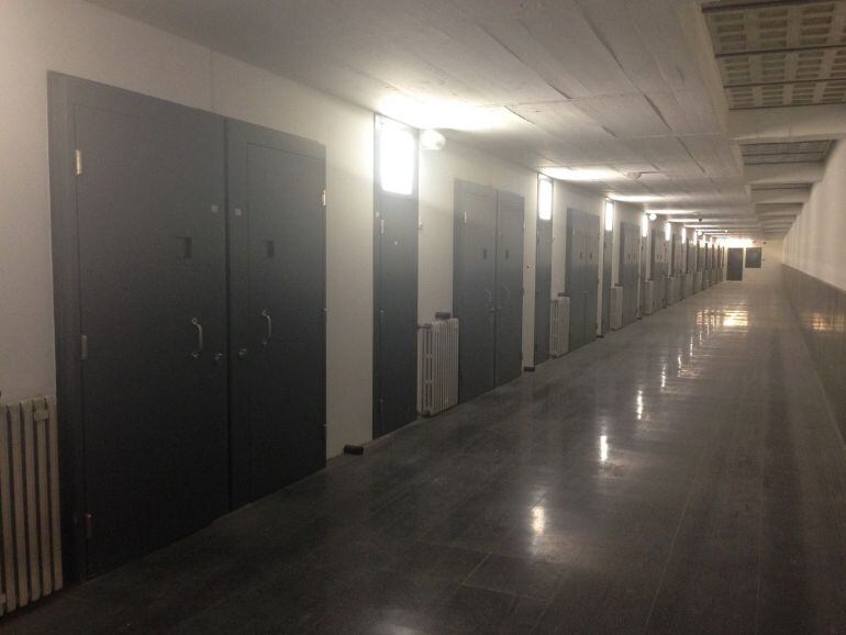 L'interior d'un dels mòduls a la presó de Mas Enric 