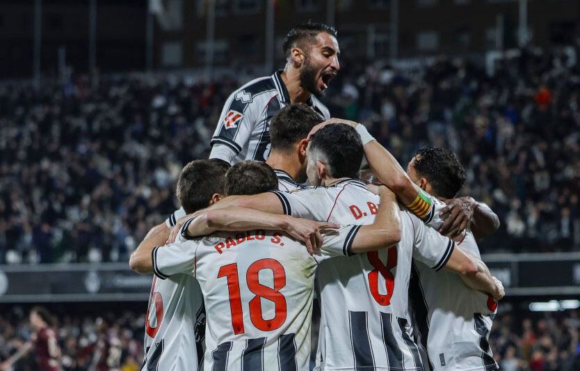 El equipo del CD Castellón celebrando un gol en Castalia