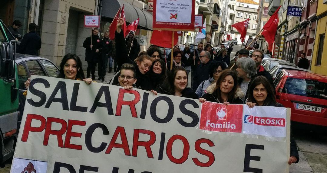 Concentración de trabajadores de Eroski en A Coruña