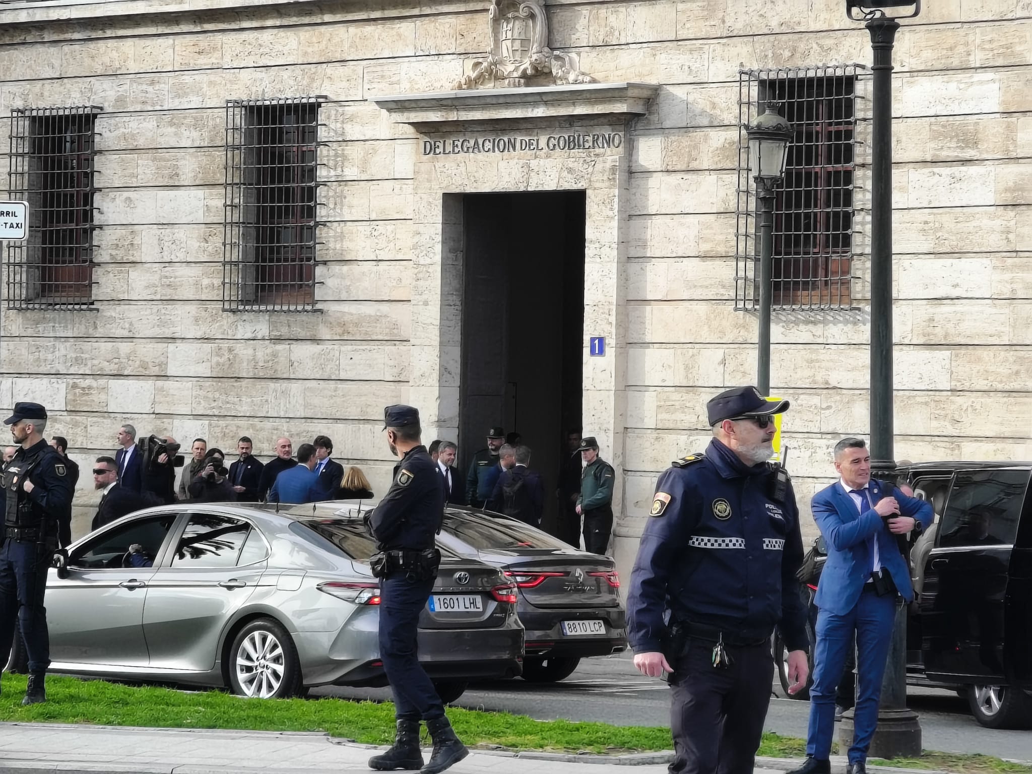 Pedro Sánchez a su llegada a la Delegación del Gobierno en València