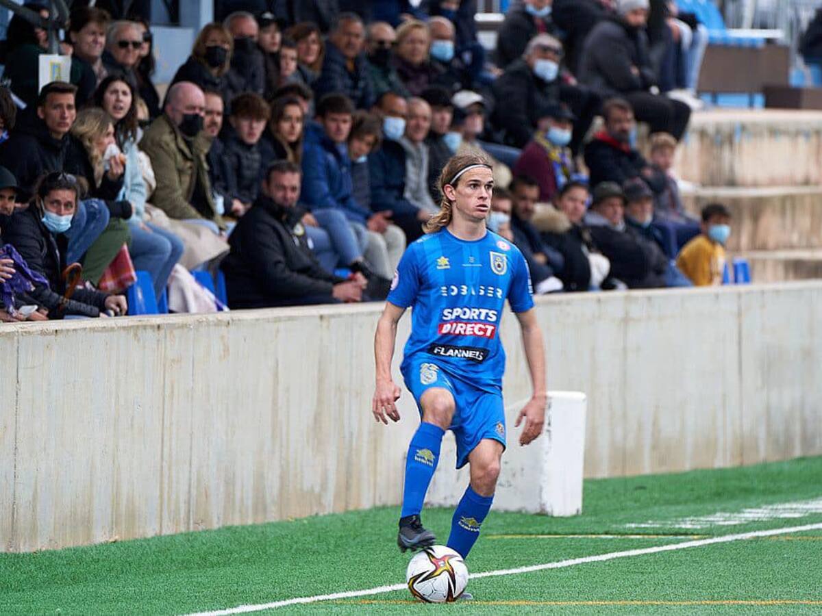 El lateral derecho Carlos Sánchez, segundo fichaje del filial del Efesé