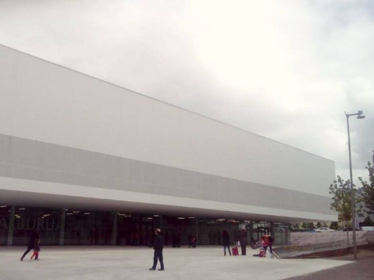 CC Salburua: 'es como si un avión pasara por encima de tu edificio'