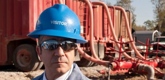 Patxi López, durante la visita de un campo de extracción de gas natural de la compañía HEYCO en Dallas.