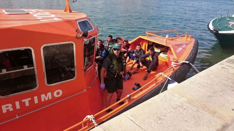 Patera rescatada en aguas de la isla de Tabarca, en Alicante, el pasado 31 de julio