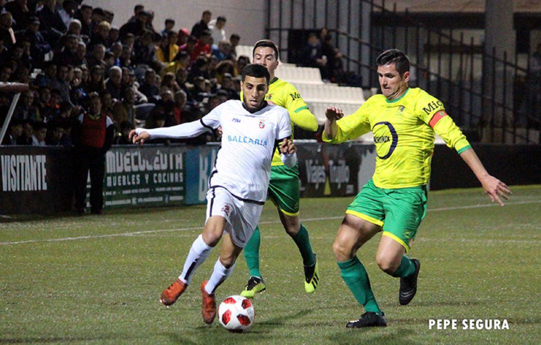 Mario presiona a Chakir.