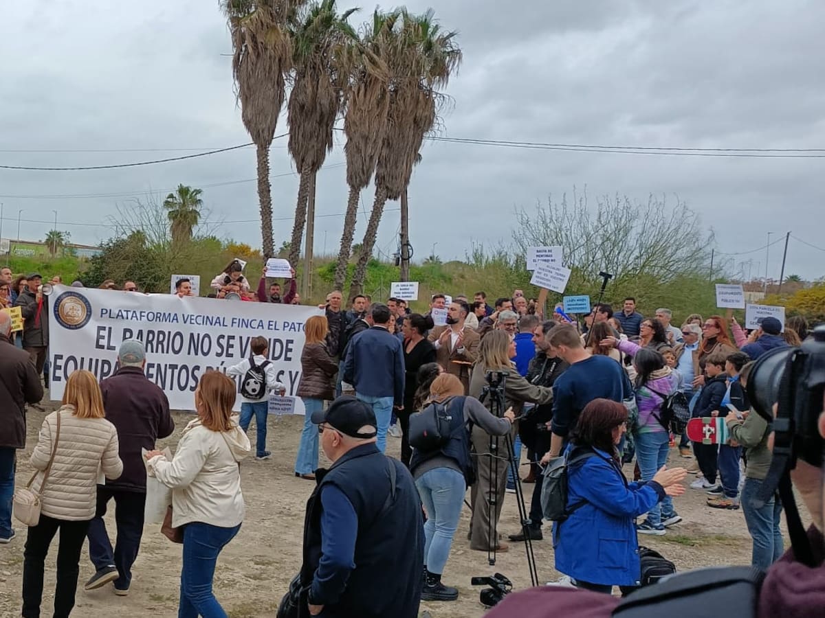 Vecinos de Málaga reclaman suelo público para un centro de salud y un instituto: "Que construyan viviendas en otra parcela"