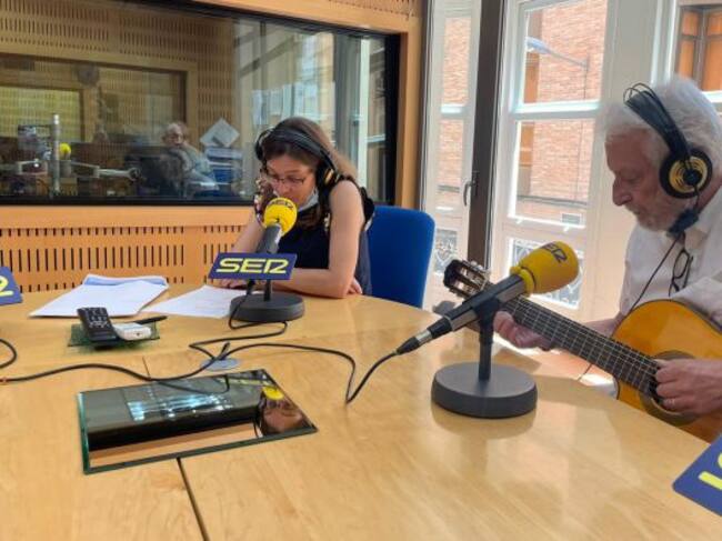 Paqui Pérez y Manuel Muñoz Zielinski durate el espacio 'Trotamundos Zielinski'
