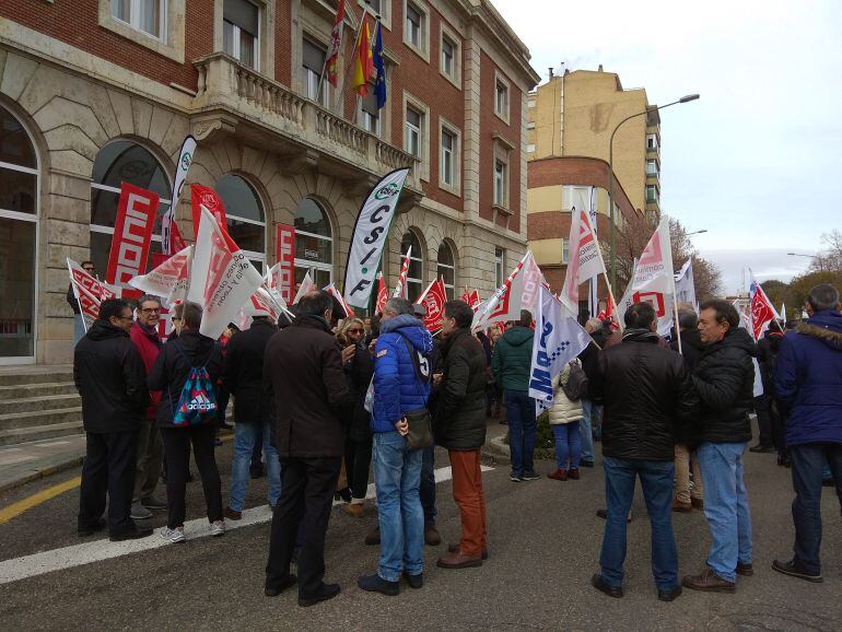 Concentración a las puertas de Subdelegación
