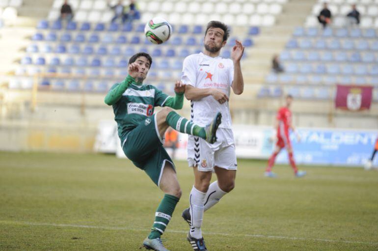 Álvaro Tejedor en un partido con la Cultural