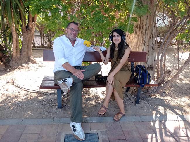 Juan Miguel Bayonas, concejal de Seguridad Ciudadana y Raquel González, redactora de Radio Lorca