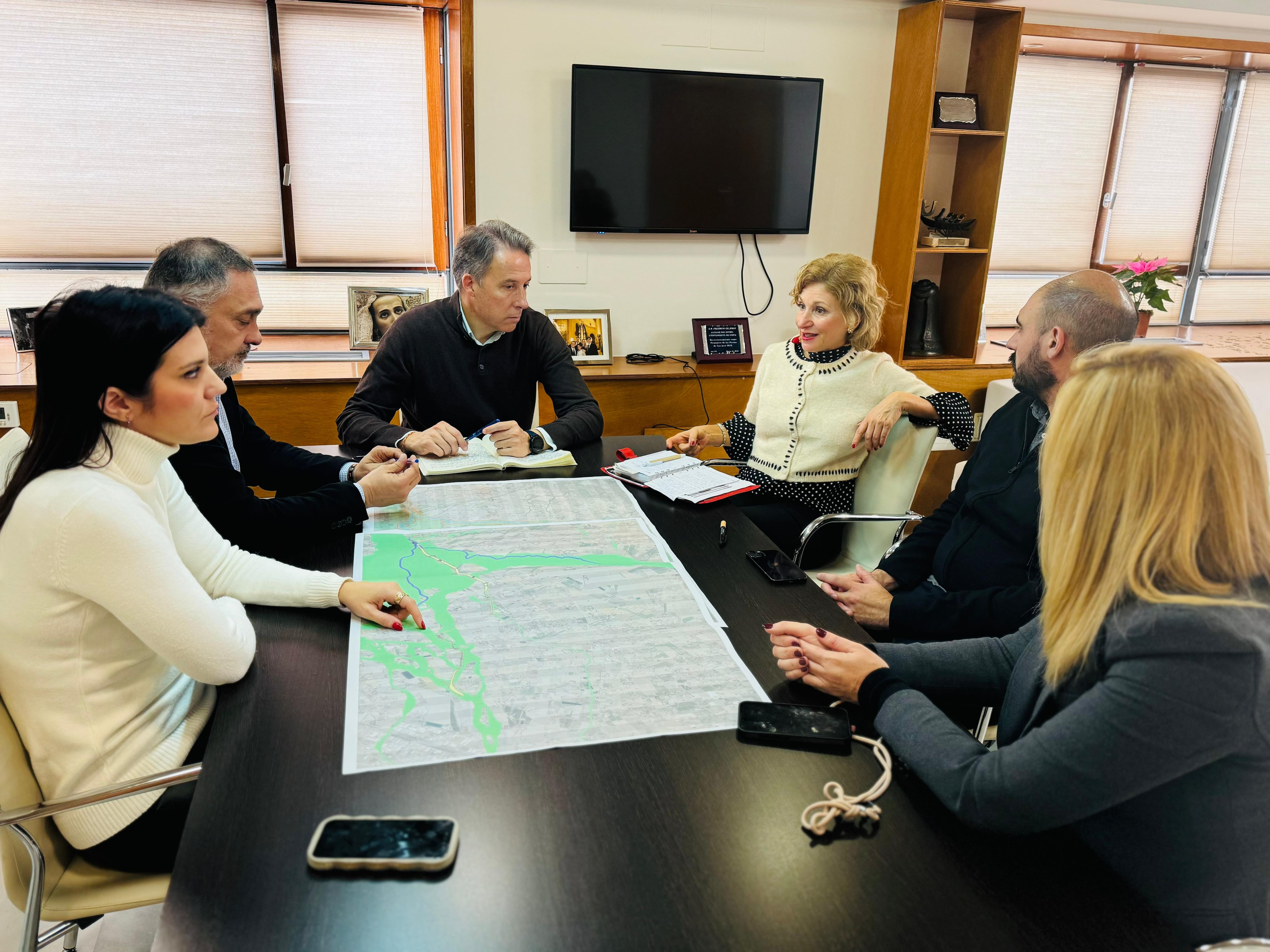 Fulgencio Gil, alcalde de Lorca, mantiene una reunión con el Colegio de Arquitectos de la Región