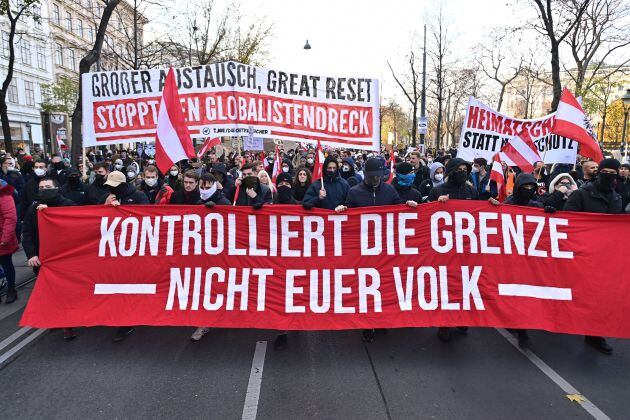 Manifestación en contra de las nuevas restricciones &#039;anticovid&#039; impuestas en Austria.