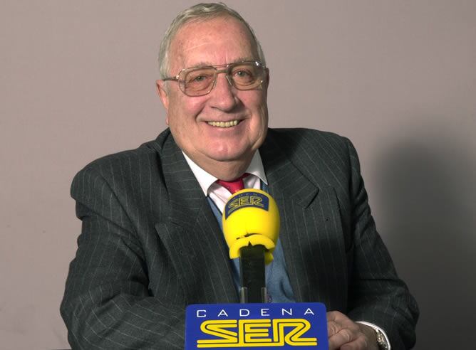 Ha fallecido en Madrid a los 77 años. Era tertuliano del programa &#039;Hora 25&#039; de la Cadena SER y miembro del equipo fundacional de &#039;El País&#039;