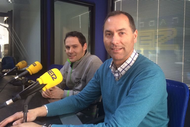 Jorge Martínez y Vicente Bultó en los estudios de Radio León