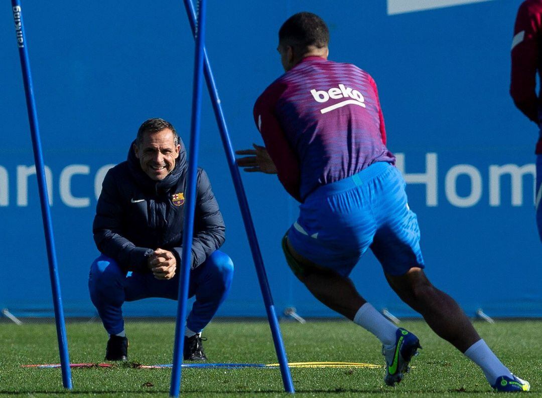 Sergi Barjuan, durante un entrenamiento del Barcelona