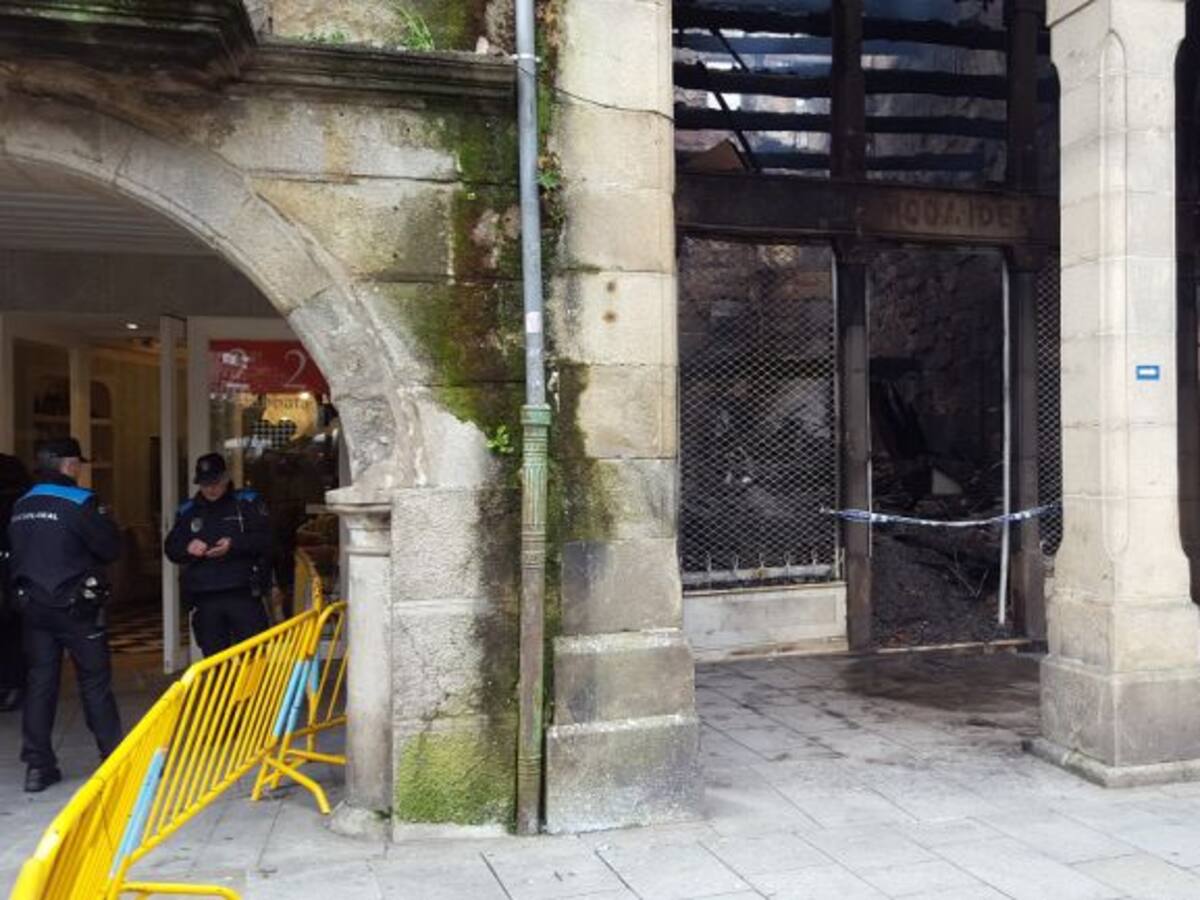El Concello afirma que la actuación en el incendio de La Moda Ideal fue profesional, rápida y eficaz