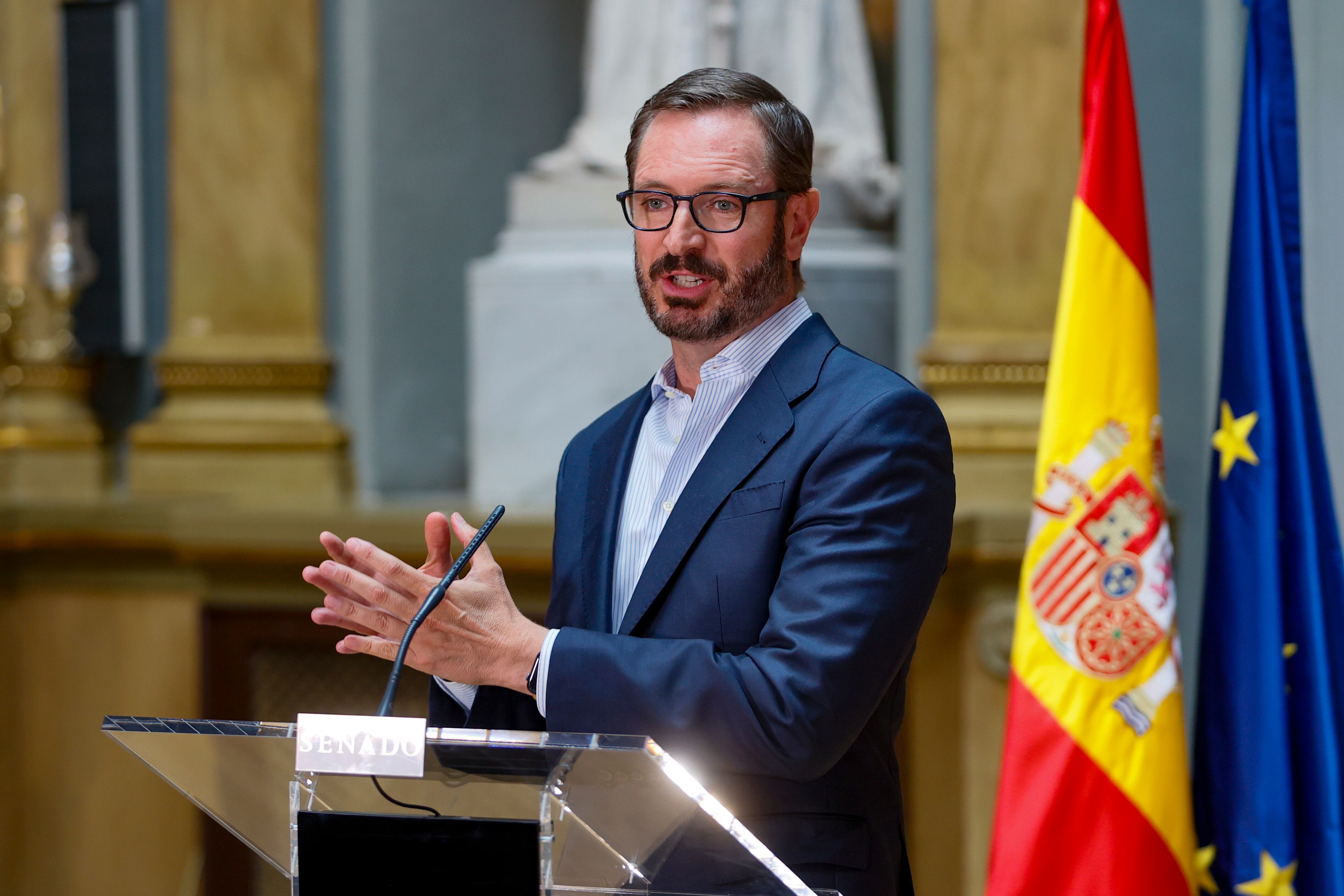 El vicepresidente primero del Senado Javier Maroto ofrece una rueda de prensa después de la primera reunión de la Mesa del Senado tras la constitución de las Cortes de la XV Legislatura, en la cual deberá dar el visto bueno a la conformación de grupos parlamentarios registrados en la Cámara Alta, este martes