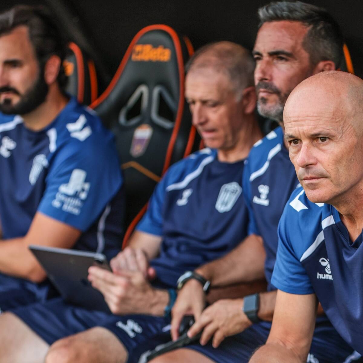 Javi Cabello, entrenador del Eldense: “Necesitamos gente de arriba para doblar posiciones”