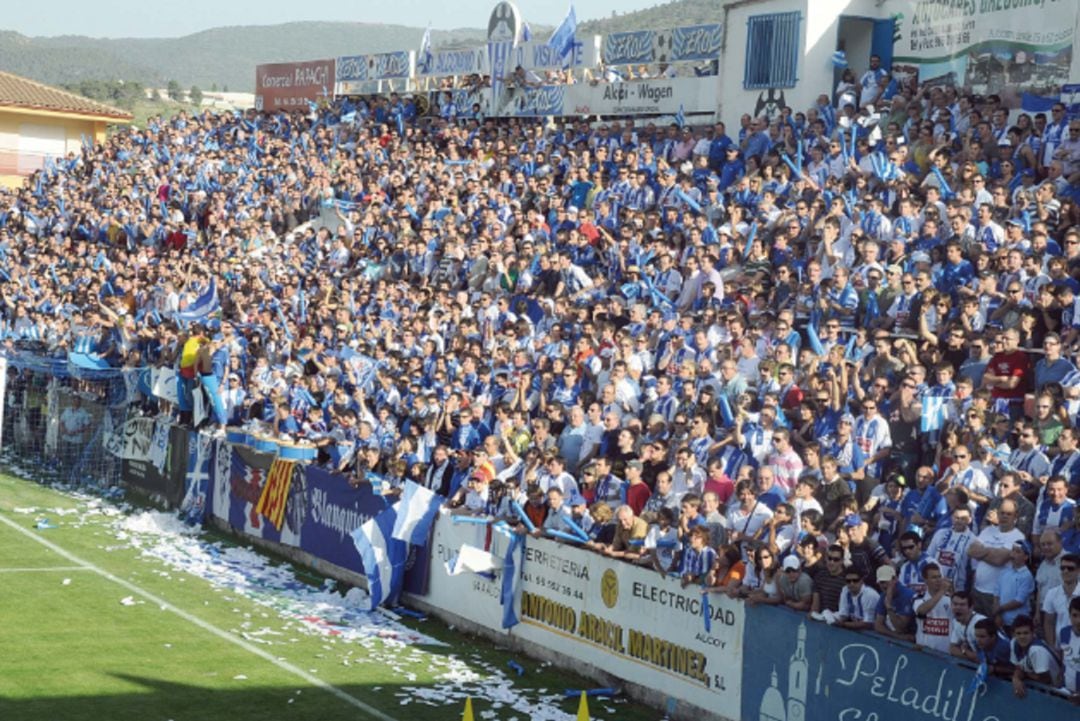 Los primeros 2000 abonados del Alcoyano recibirán una bufanda