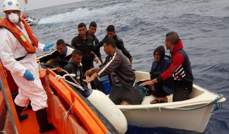 Rescate de inmigrantes en el Estrecho