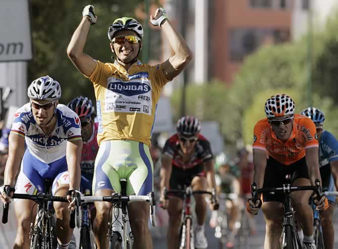 Bennati celebra el triunfo en la línea de meta