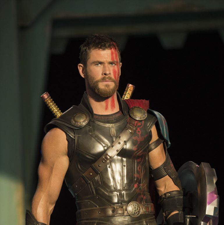 Thor a la pel·lícula &#039;Thor: Ragnarok&#039; (vertical).