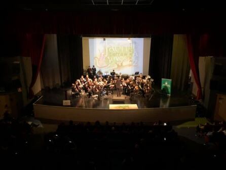 Actuación de la Agrupación Musical Villanovense en el Teatro Regio