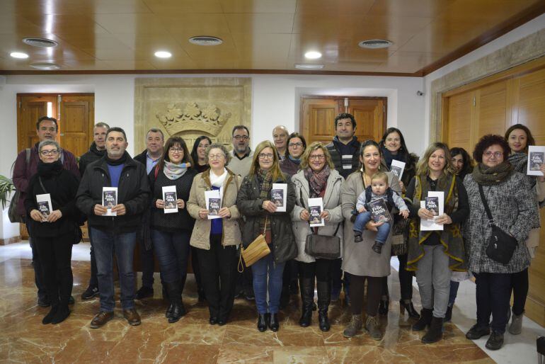 Entrega de los cheques regalo a los clientes participantes en las campañas de Navidad de Xàbia Histórica y Xàbia Port.