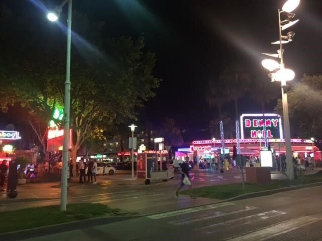 Zona de ocio de Magaluf, de noche.