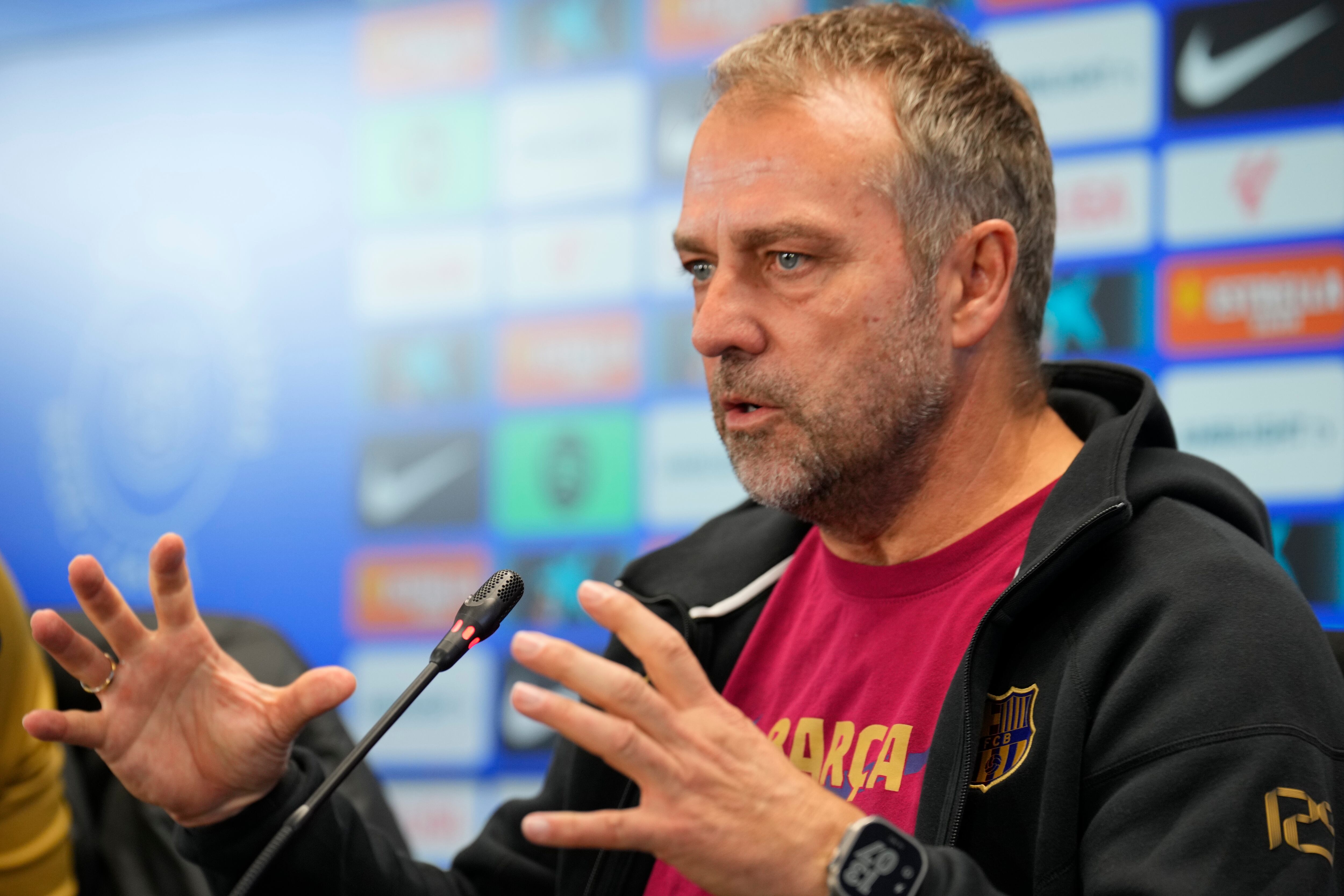 El entrenador del FC Barcelona, Hansi Flick, durante la rueda de prensa tras el entrenamiento en la Ciudad Deportiva Joan Gamper