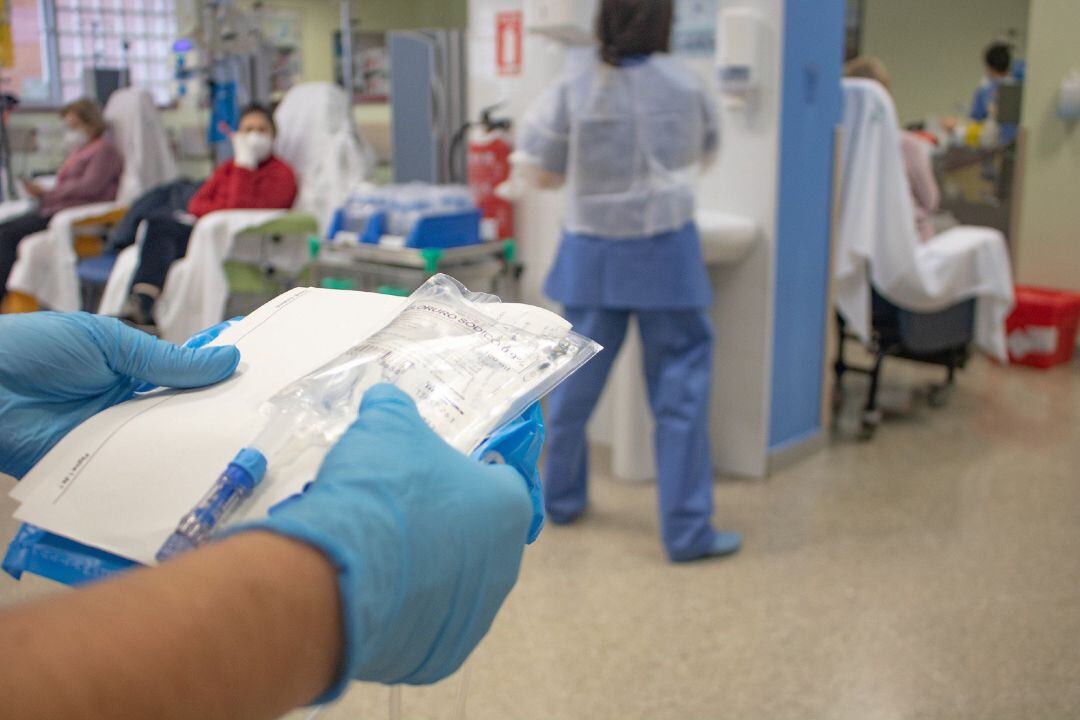 Pacientes oncólogicos recibiendo tratamiento en el Universitario Virgen del Rocío