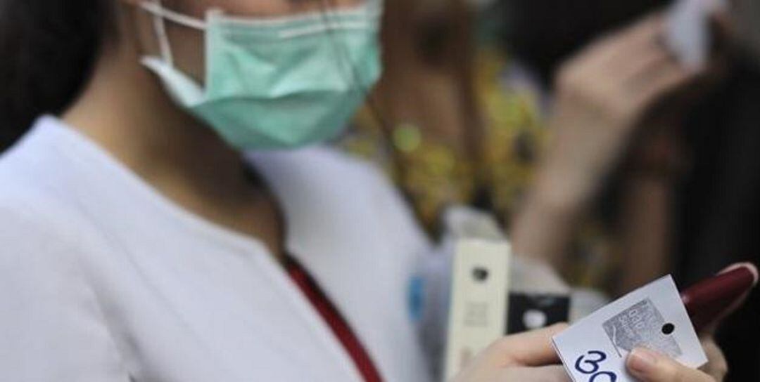 Una sevillana con la mascarilla