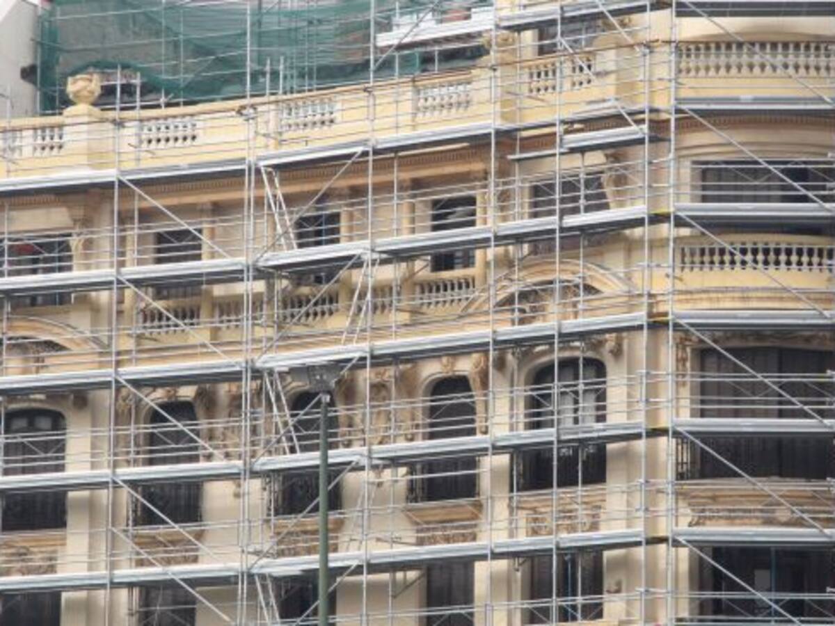 La construcción confía en la apuesta de la consellera Salvador por la rehabilitación