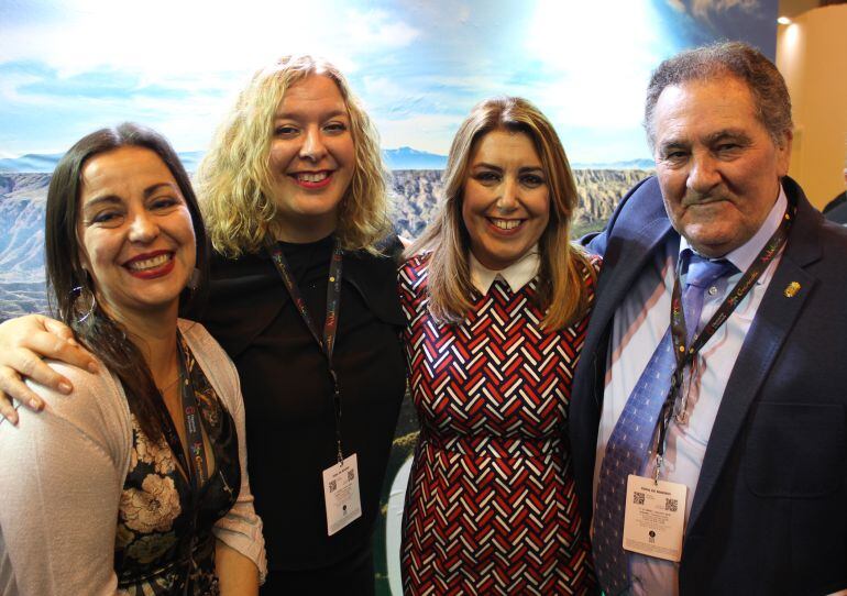 La Presidenta de la Junta, Susana Díaz, junto a la alcaldesa de Motril , Flor Almón y concejales municipales