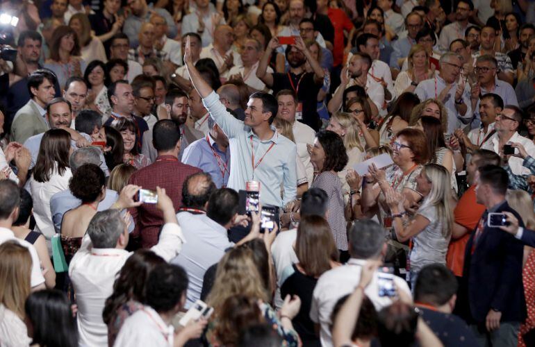 El líder del PSOE, Pedro Sánchez, aclamado a su llegada al 39 congreso federal de los socialistas