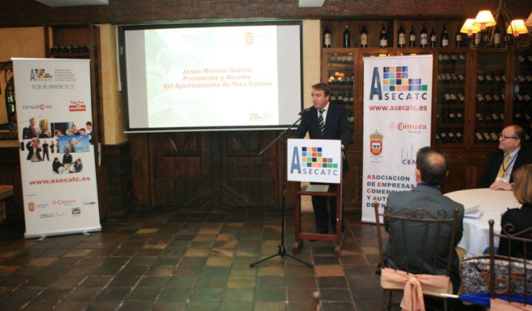 El alcalde, Jesus Moreno, en la inauguración del Maratón Finaciaro de ASECAT